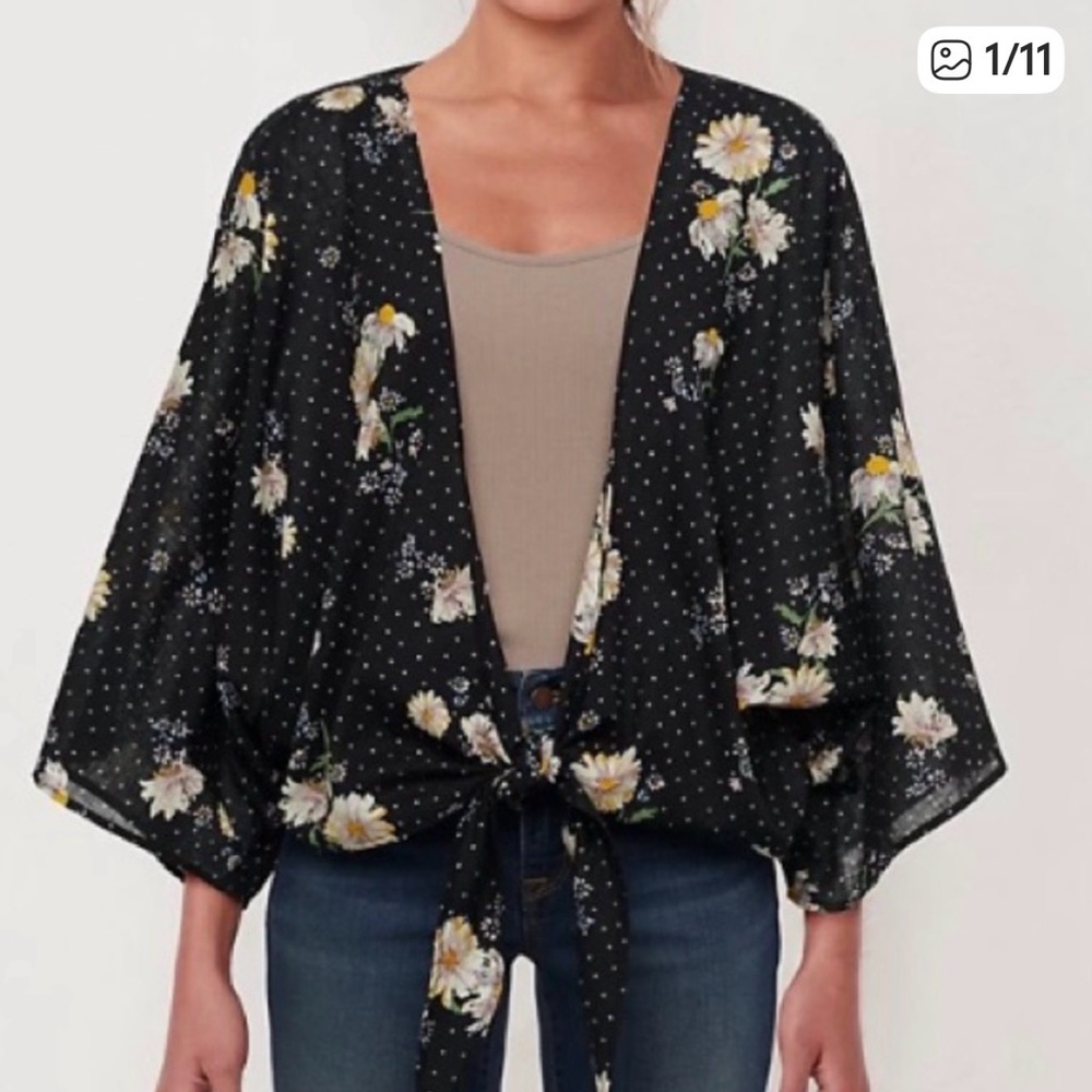 LC Lauren Conrad Dreamy Floral kimono front Tie Top Daisy print one size